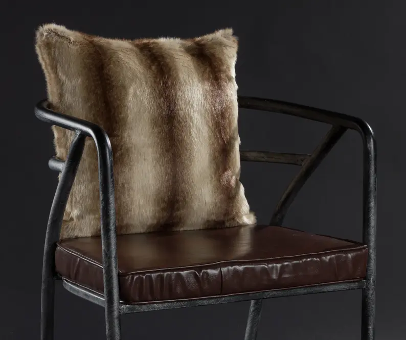 JOSFUR – KUSSENSLOOP VAN IMITATIEBONT