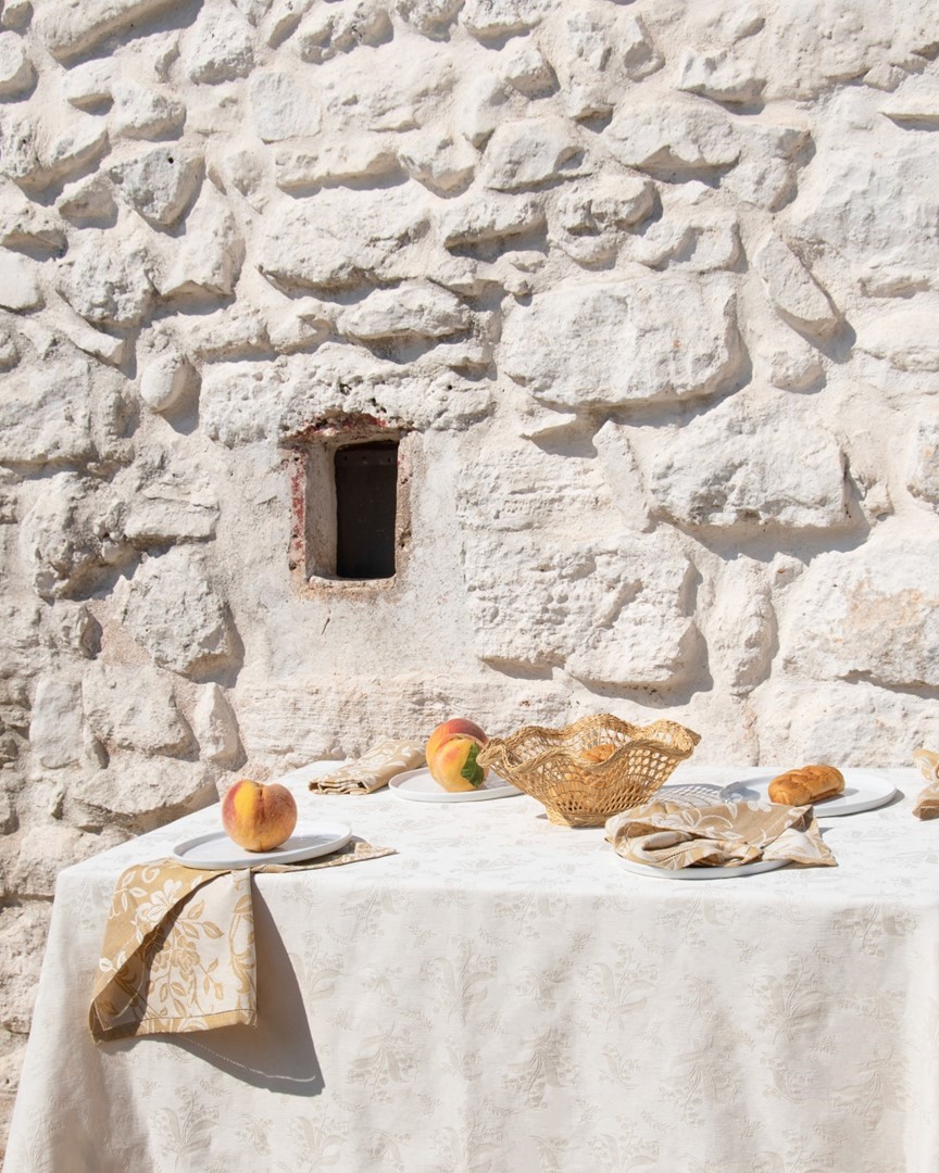 Mughetto bianco tafelkleed van Tre Gioie. Fotografie: Tre Gioie