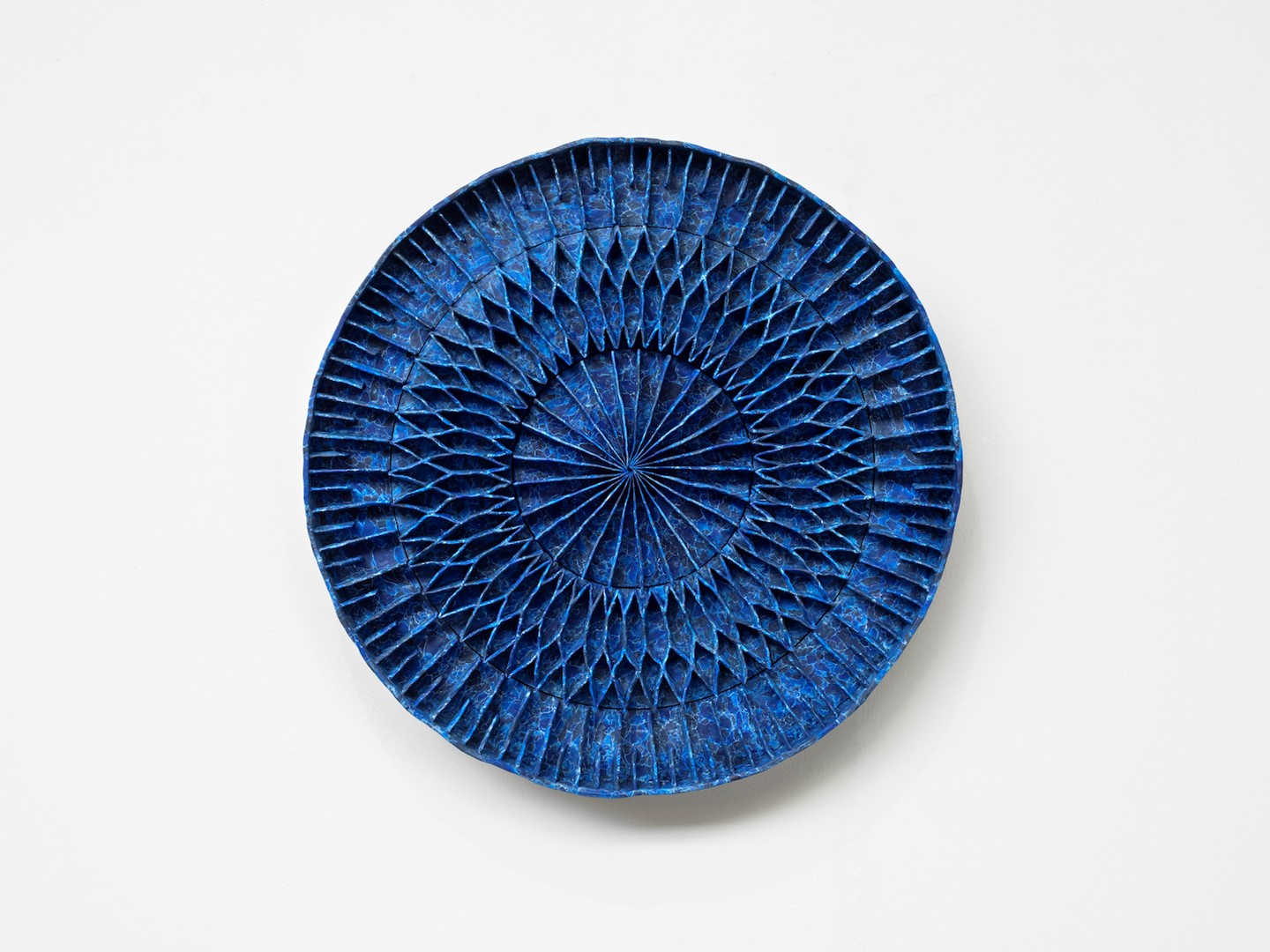 Levi van Veluw, Enter the circle, Polymer clay, pigment, metal frame, mechanics, 69 cm diameter, 2021 - visual 1