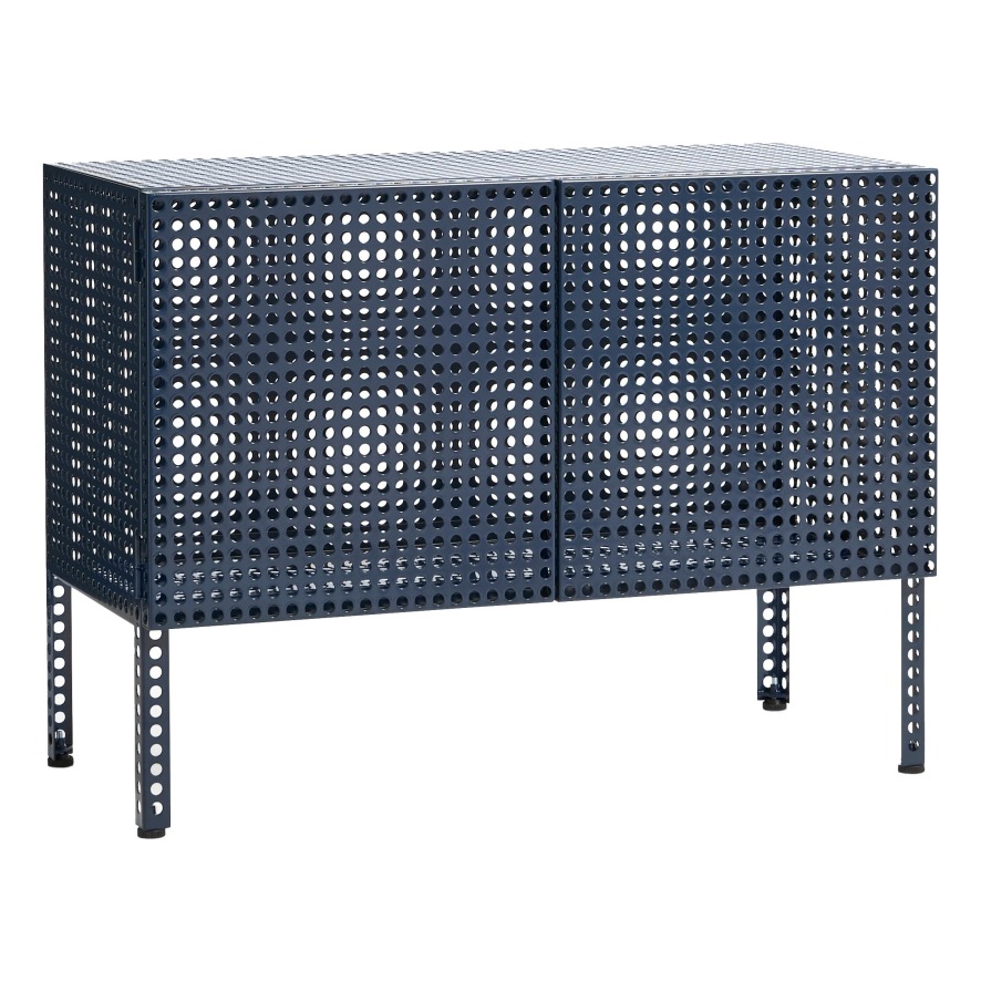 Perforated Cabinet van HAY in blauw geperforeerd staal met twee deuren en slanke poten.