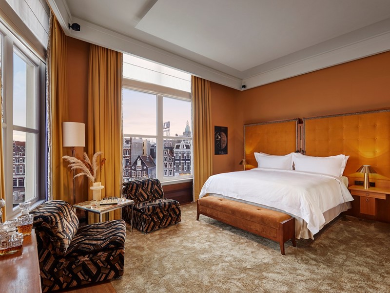 Het Amsterdamse De L’Europe hotel slaat de handen ineen met Bowmore en Aston Martin.