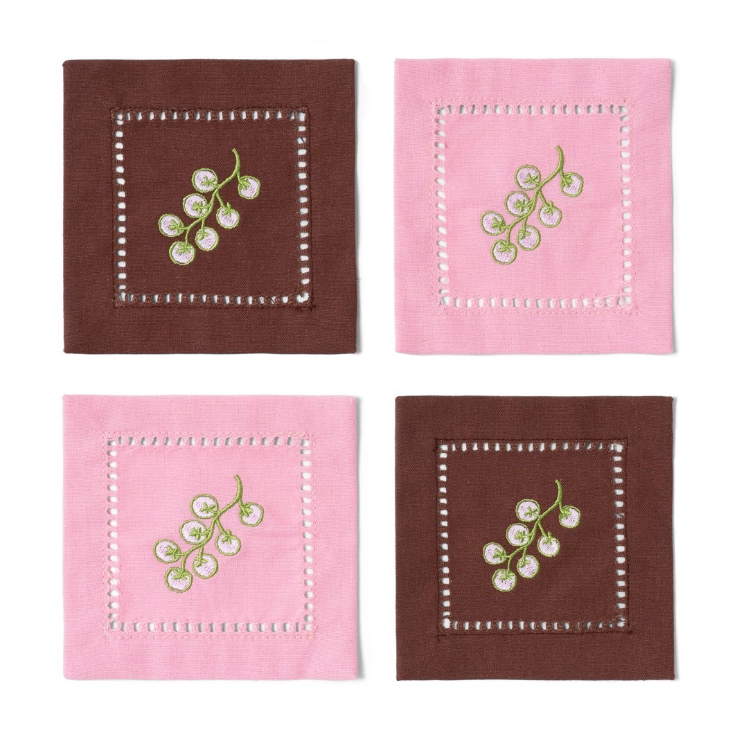 Linnen onderzetters in roze en bruin met geborduurde tak en decoratieve rand