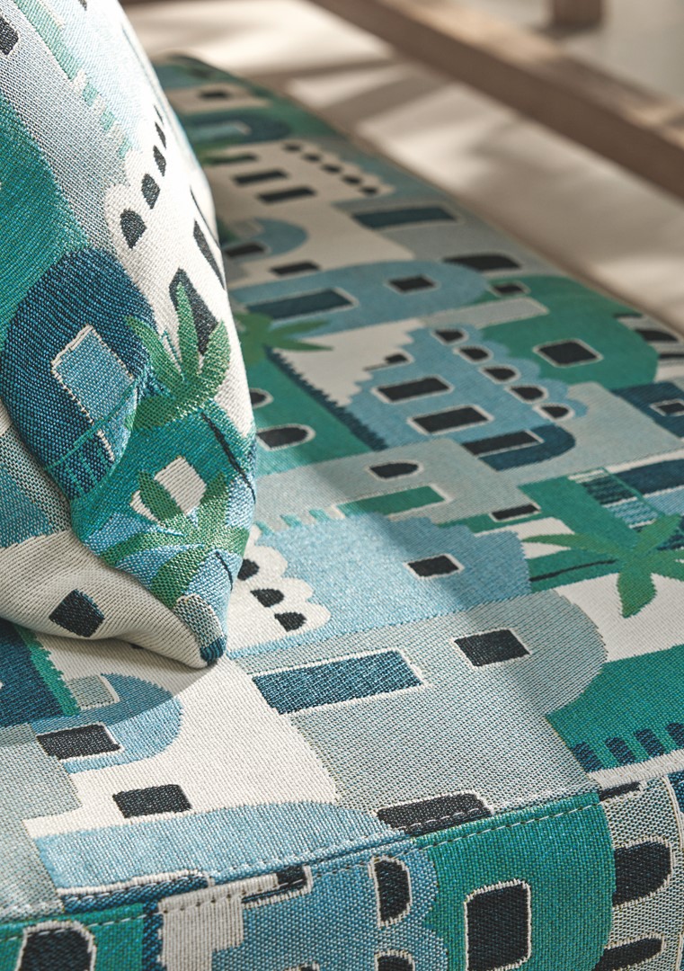 Zowel de naam als het patroon van outdoorstof Amorgos is ontleend aan het gelijknamige Griekse eiland.