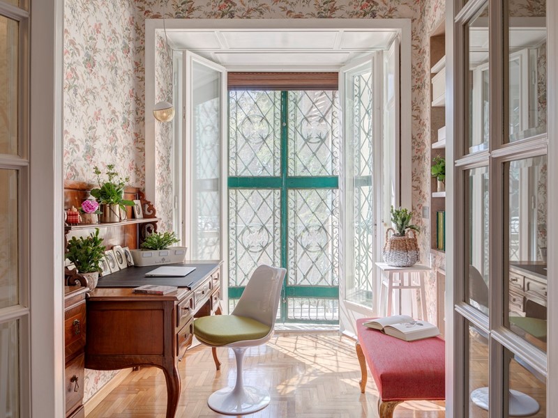 In de studeerkamer is gekozen voor een Lago-bureau.