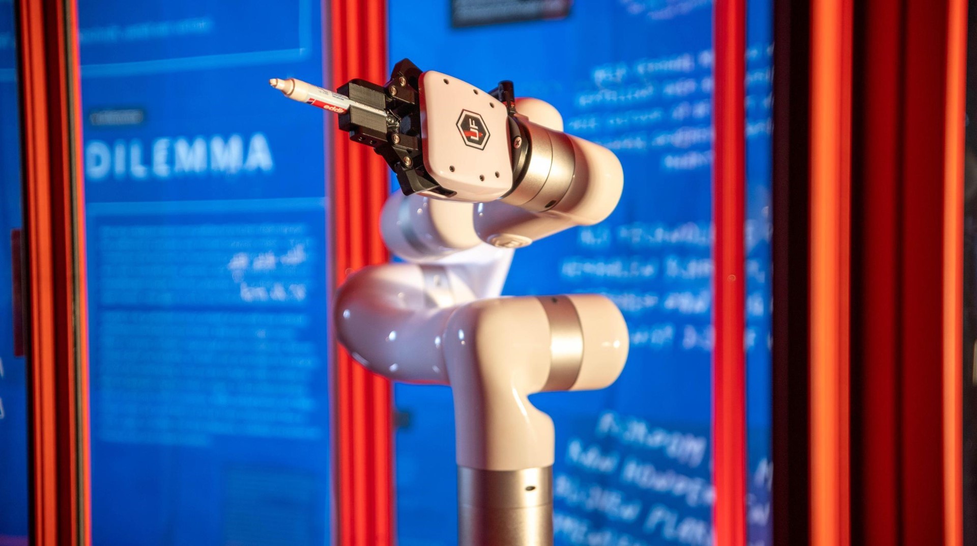 Robot arm die geschiedenis schrijft Fotografie: Studio Bruinen