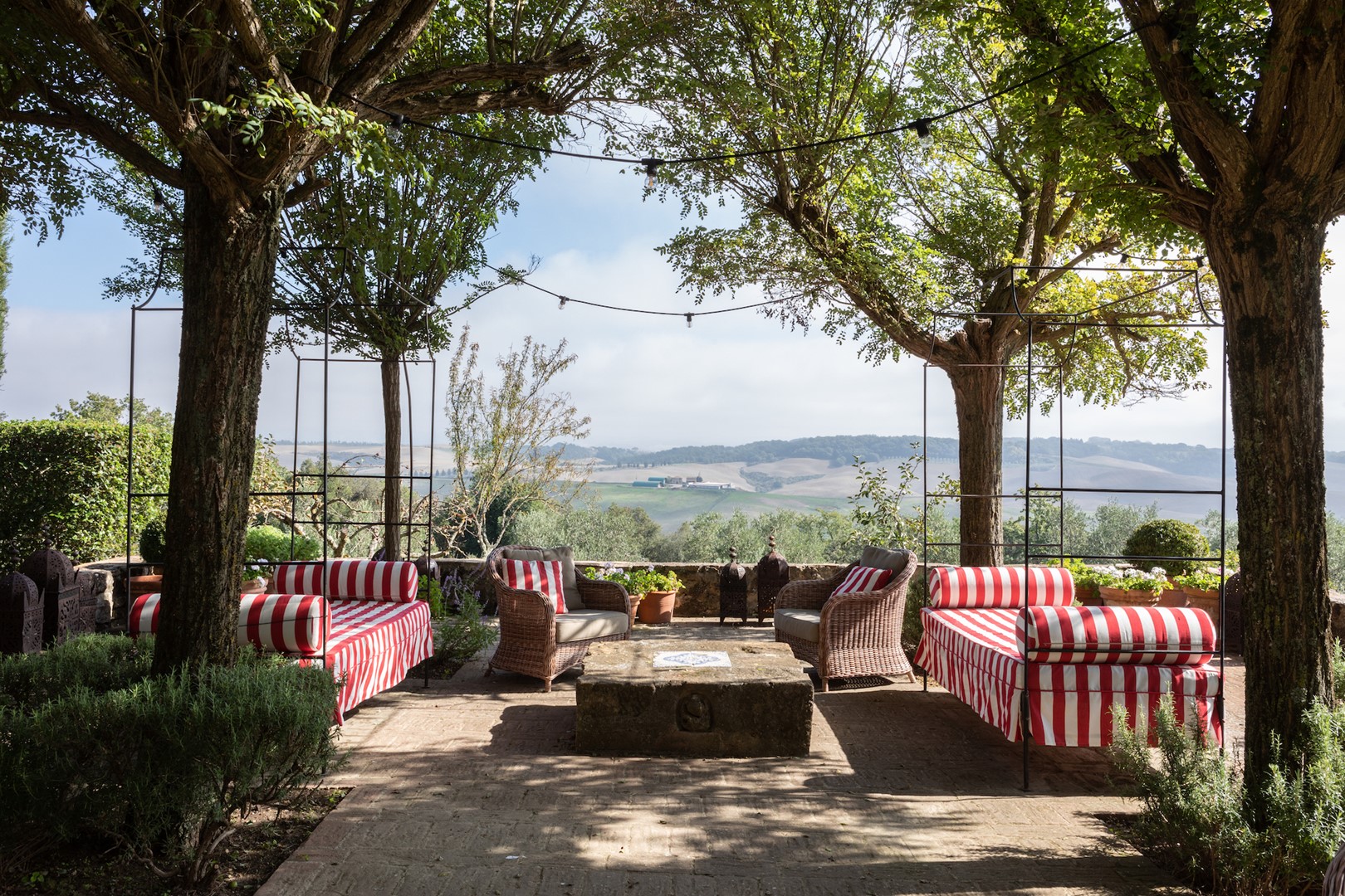 Het terras met uitzicht. Fotografie: Monica Spezia/Living Inside