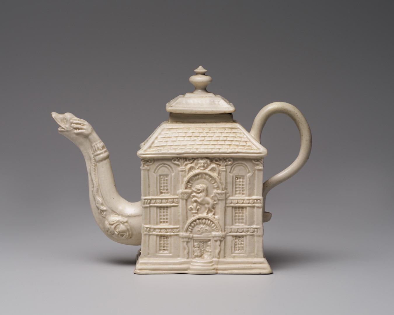 Theepot in de vorm van een huis.