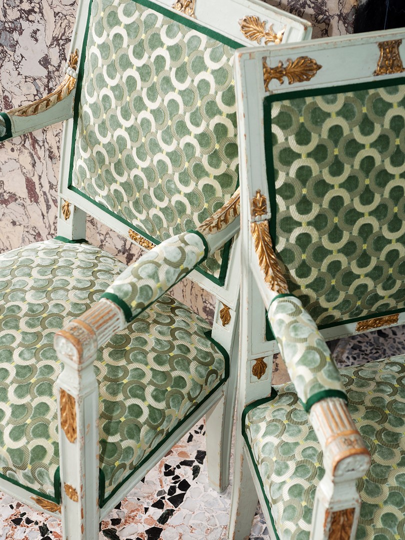 Stoel in Dedar in Jade kleur. 