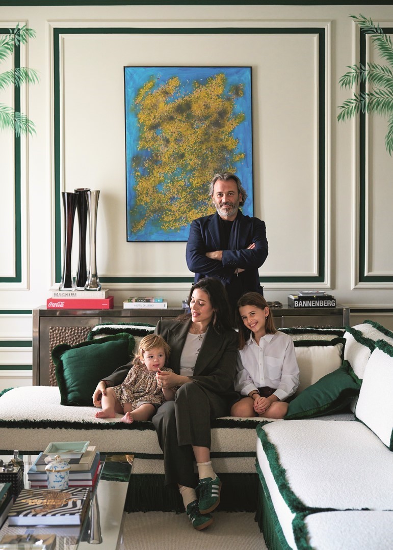 Antonio Girardi met zijn vrouw Emma en twee dochtertjes. Fotografie: Francesco Dolfo - Living Inside.