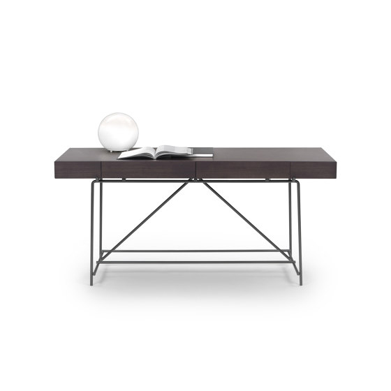 KAVE HOME – RONDE ZWARTE TAFEL VAN HOUT