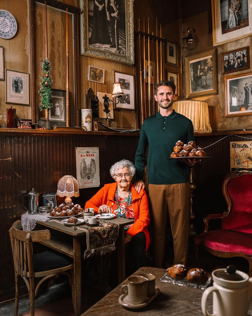 Mark Simoons en oma Coby. Fotografie: Rutger Geleijnse / Oxford House