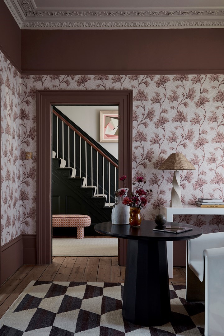 Little Greene NTIV Mosaic Trail, Blush. Livingroom wallpaper.