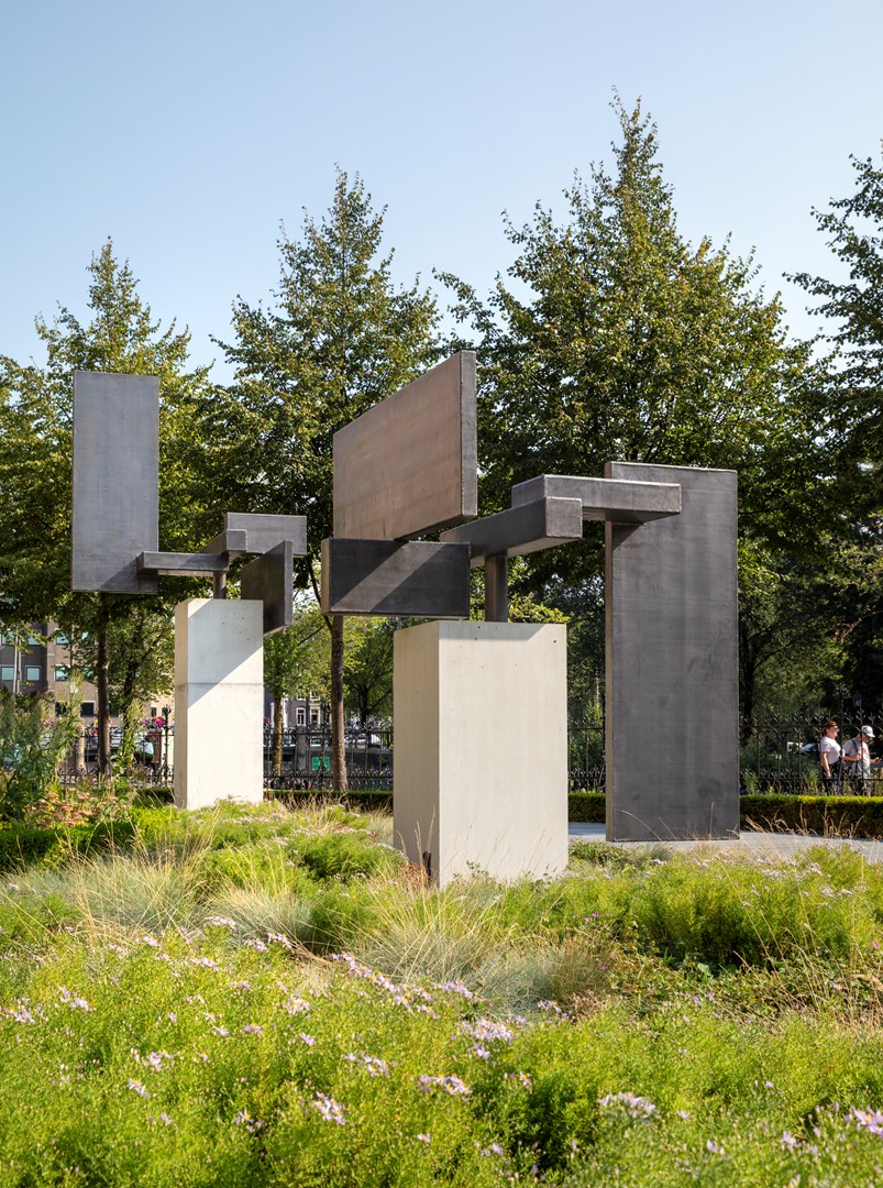Signaal 1 en 2 in de tuinen van het Rijksmuseum. Fotografie: Rijksmuseum/Albertine Dijkema.