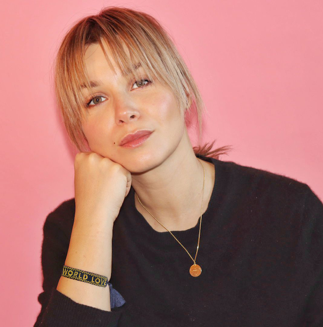 Actrice Victoria Koblenko ontwerpt kettingen voor het goede doel. 