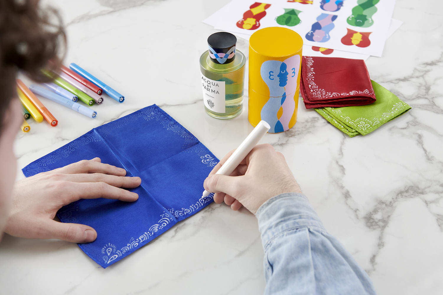 Paolo Moscheni aan het werk voor zijn design voor Aqua di Parma. 