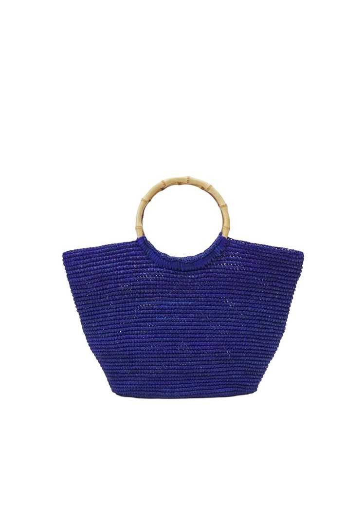 Diepblauwe rieten shopper met ronde bamboe handvatten van Sensi Studio