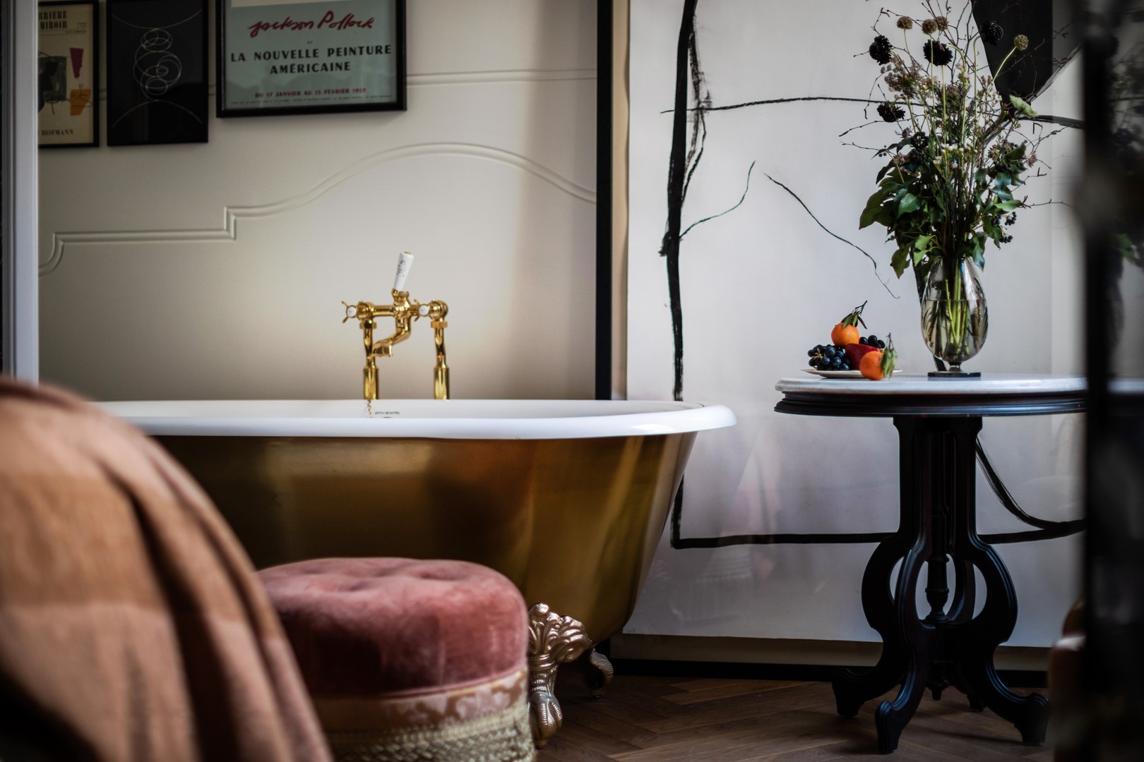 Bad op pootjes in de Royal Opera Suite in het NoMad Londen (foto: Benoit Linero).