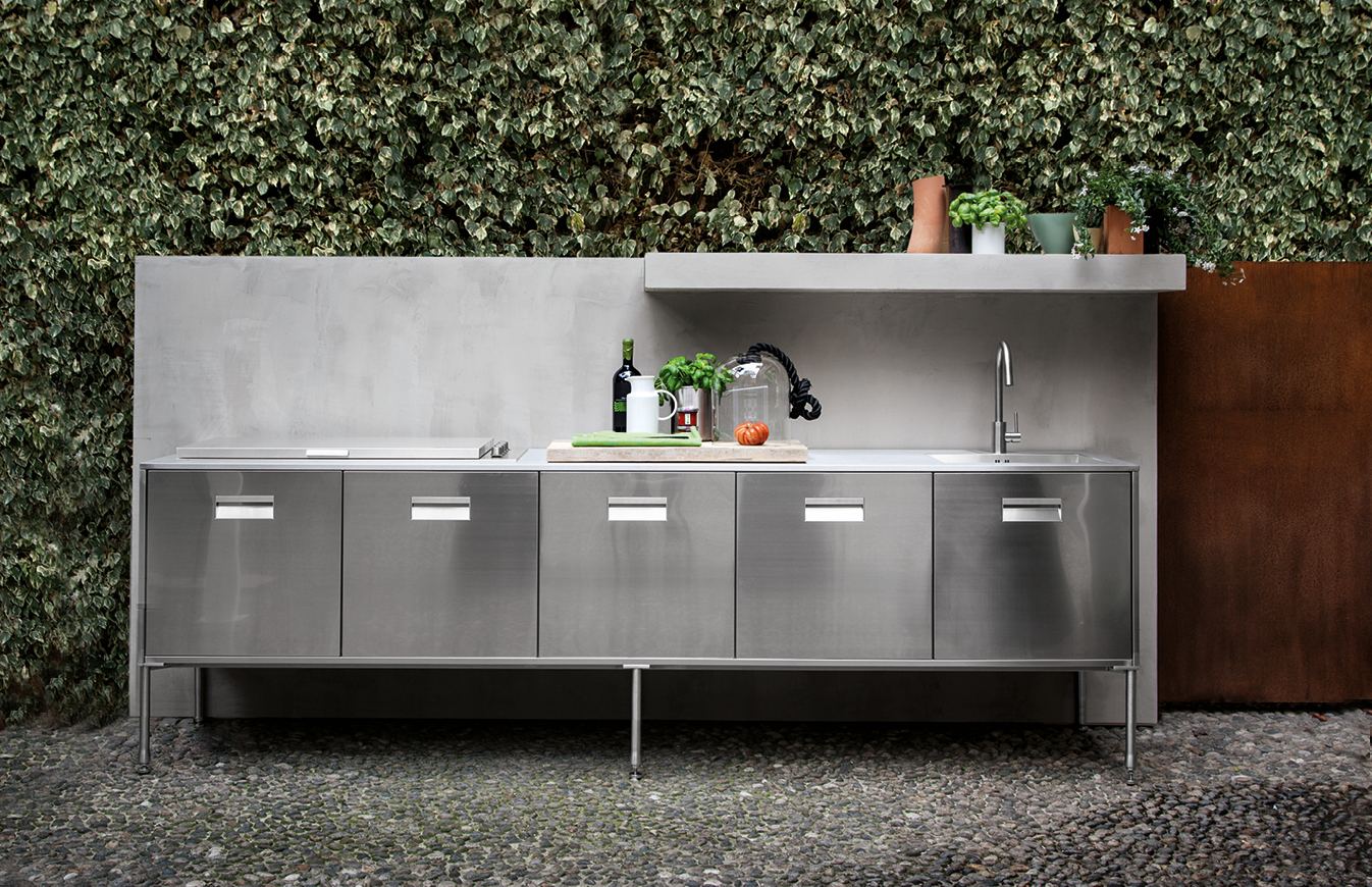 De Artusi-outdoor kitchen van Arclinea, exclusief bij Van Boven.