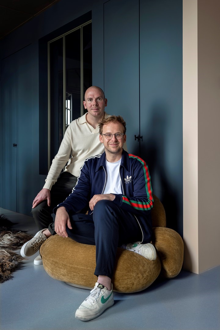 Interieurarchitect Jelle Van de Schoor (links) en stylist, content creator, presentator en fotograaf Theo-Bert Pot. Fotografie: Eddy Wenting 