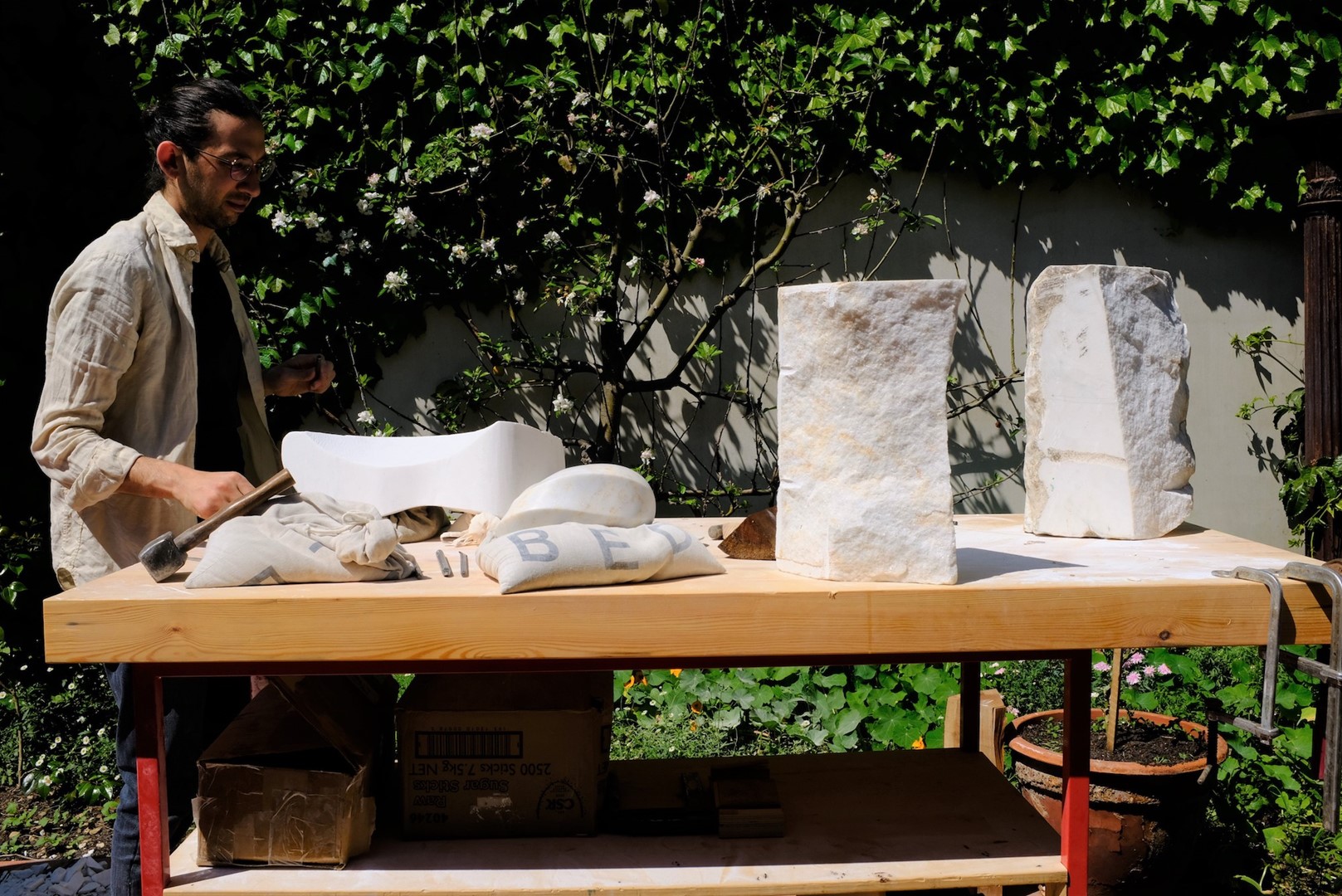 Zachery Frankel aan het werk. 