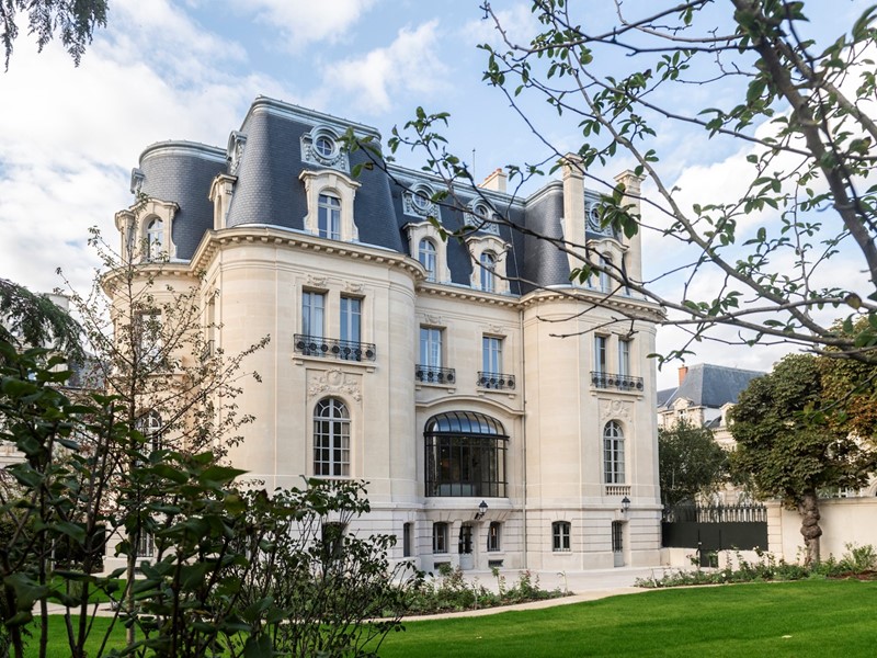 Résidence Eisenhower met de tuin in Reims.