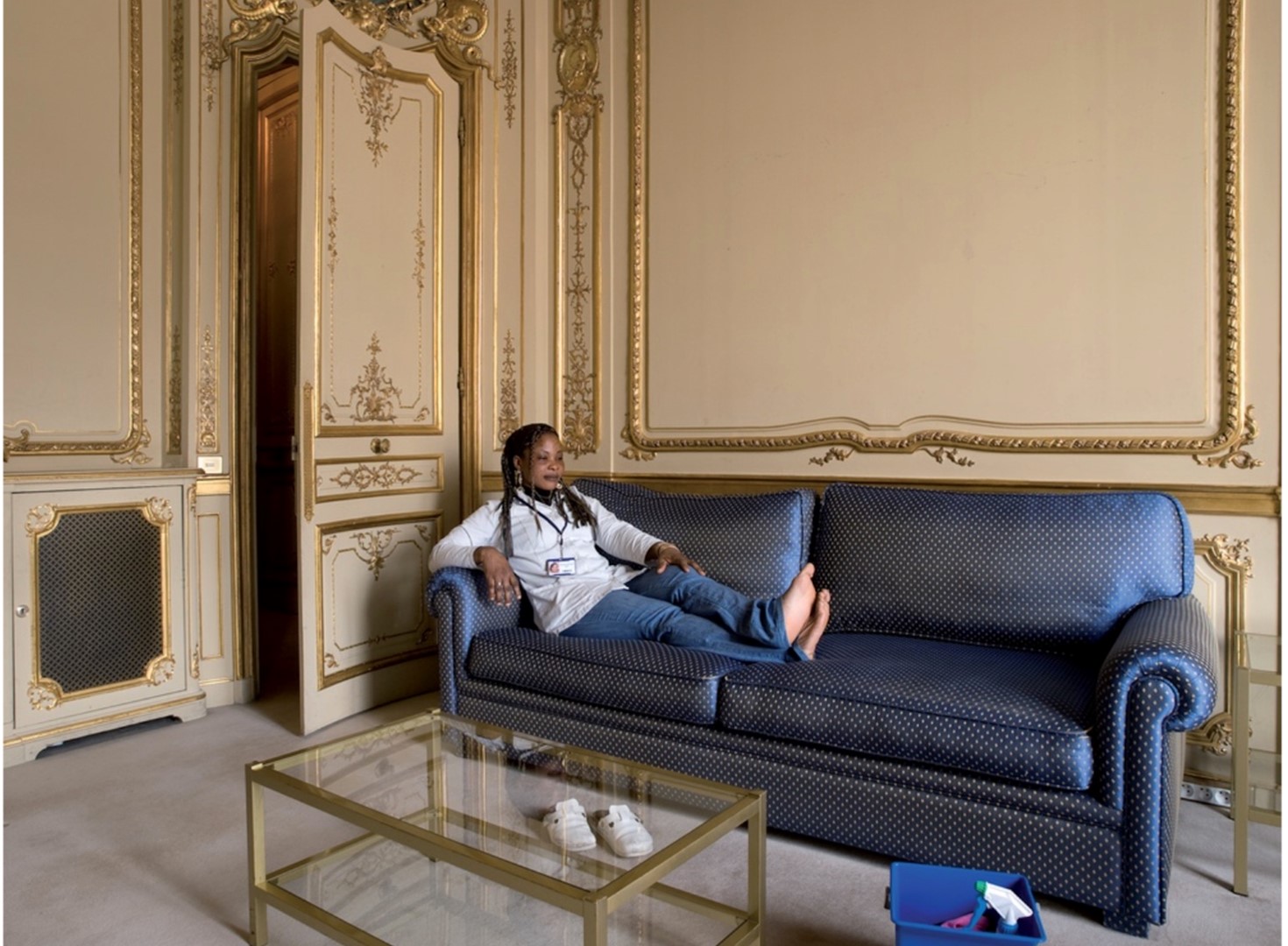 Alain Bernardini, Adeline, Etablissement financier, Paris, 2010. Tentoonstelling: Someone is getting rich in het Tropenmuseum. Courtesy de kunstenaar.