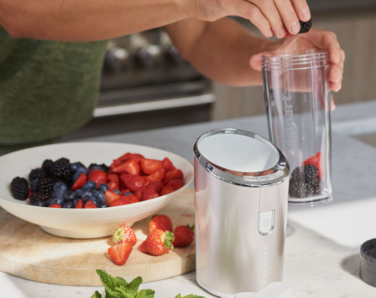 Deze krachtige On The Go Blender van Cuisinart neem je dankzij zijn compacte afmetingen en lichte gewicht gemakkelijk overal mee naartoe.