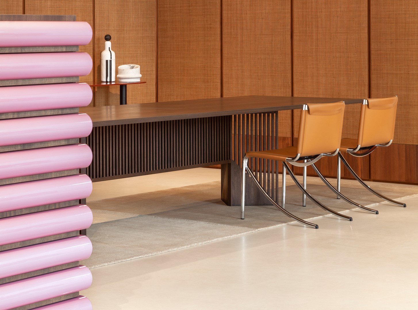 Kleurrijk glas en keramiek van de Italiaanse ontwerper Serena Confalonieri. Foto: Amir Farzad.