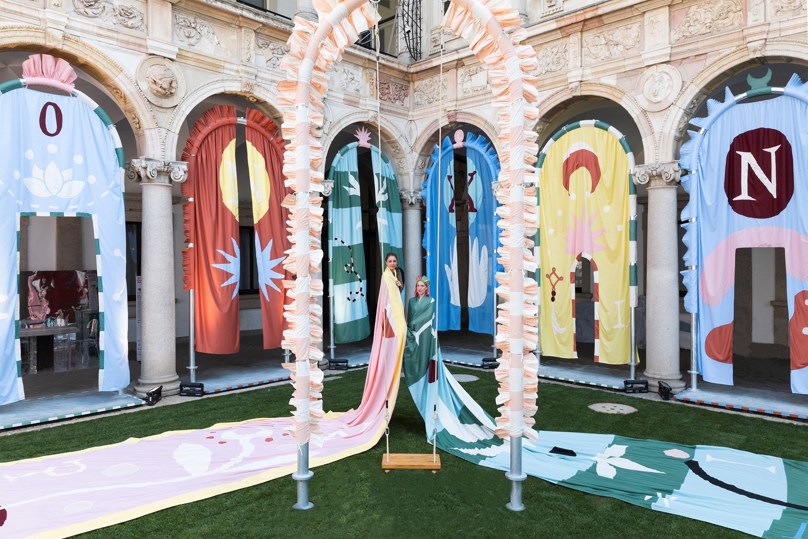 Artistiek duo Pangea: Colombine Jubert and Laëtitia Rouget. Fotografie: Alessandro Dipierro.