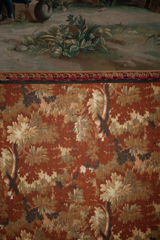 Dedar linnen buitenstof Schwarzwald 002 automne, een 17e-eeuws geïnspireerd ontwerp in warme herfstkleuren