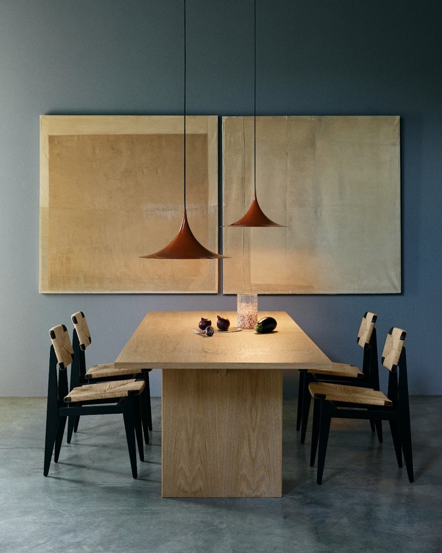 Gubi Private Dining Table, ontworpen door Space Copenhagen. Fotografie: Gubi