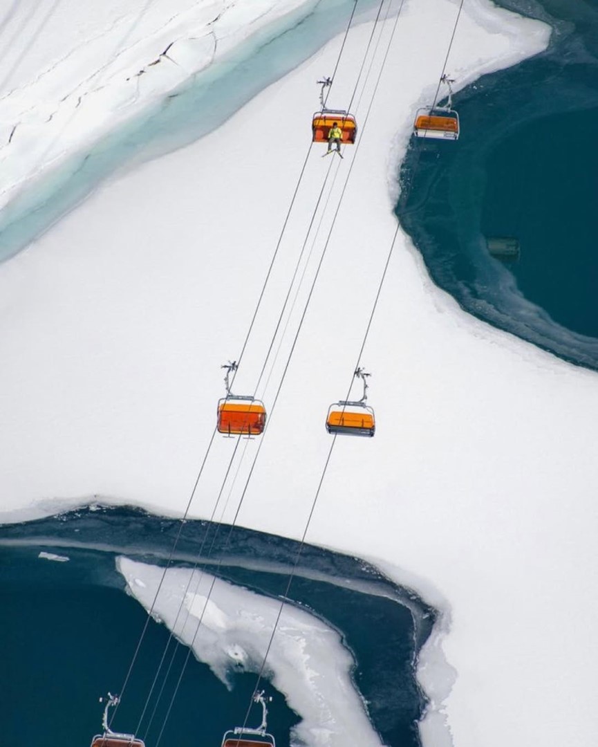Beeld via Cordova. De Orange Bubble Express skilift in Canyons Park City, Utah.