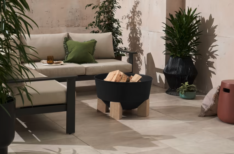 Jabanda is een metalen vuurkorf. 