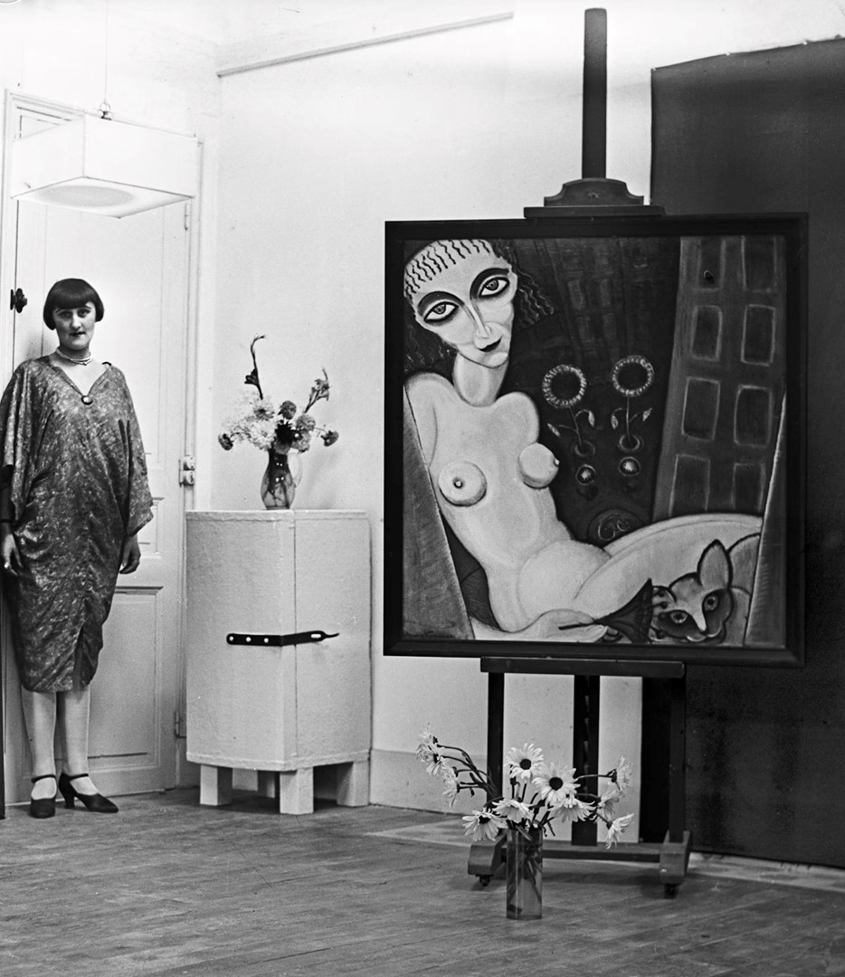 Hanny met Vrouw in stad Parijs ca. 1925. Foto: Rijksbureau voor Kunsthistorische Documentatie.